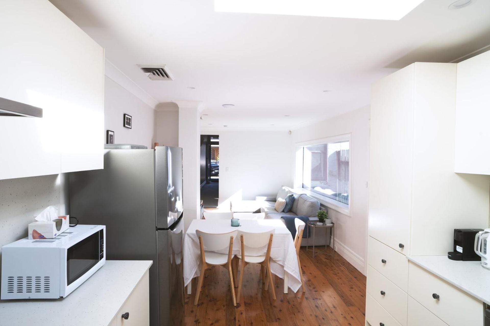 Modern 3 Bed In Tempe Near Airport Sydney