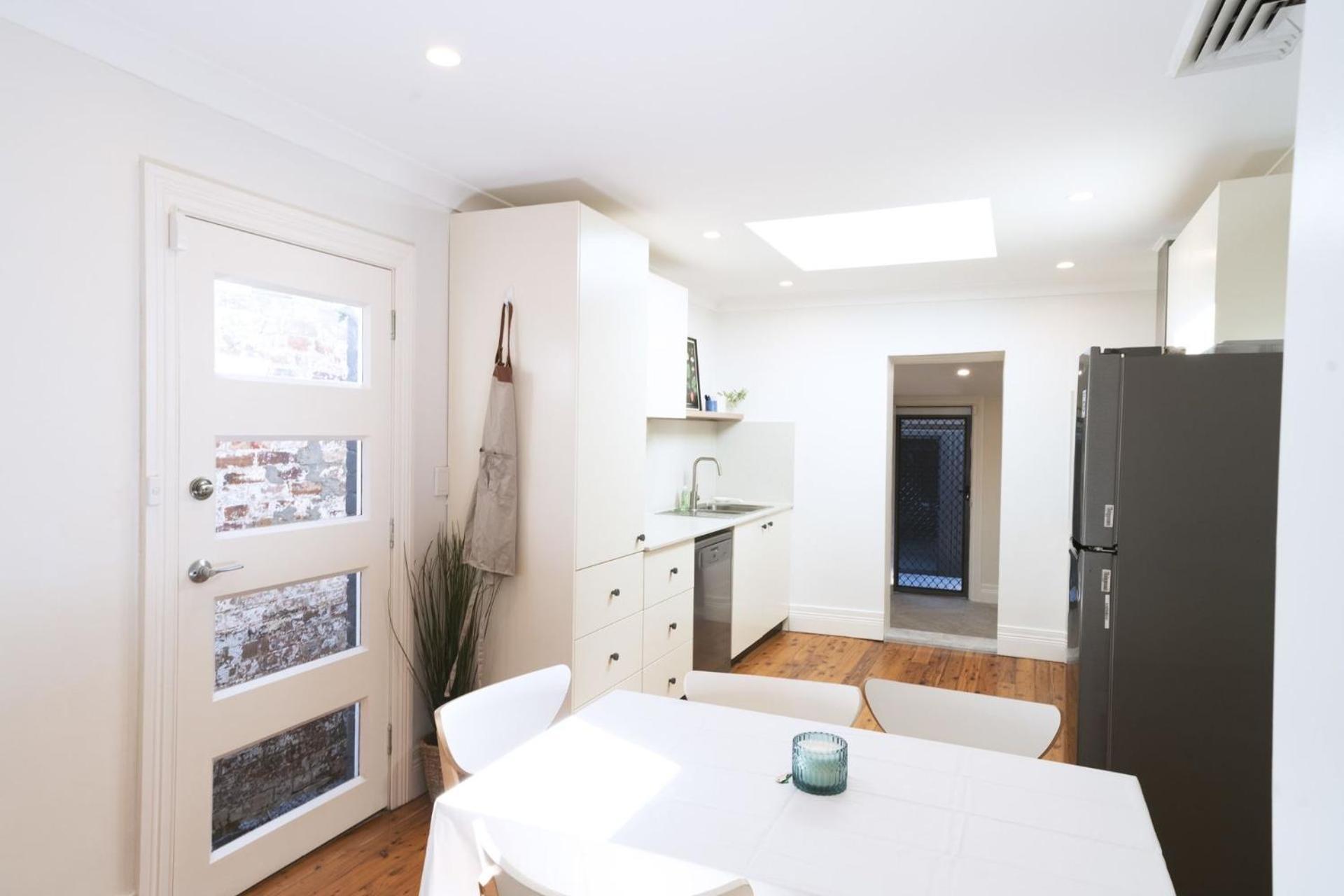 Modern 3 Bed In Tempe Near Airport Sydney