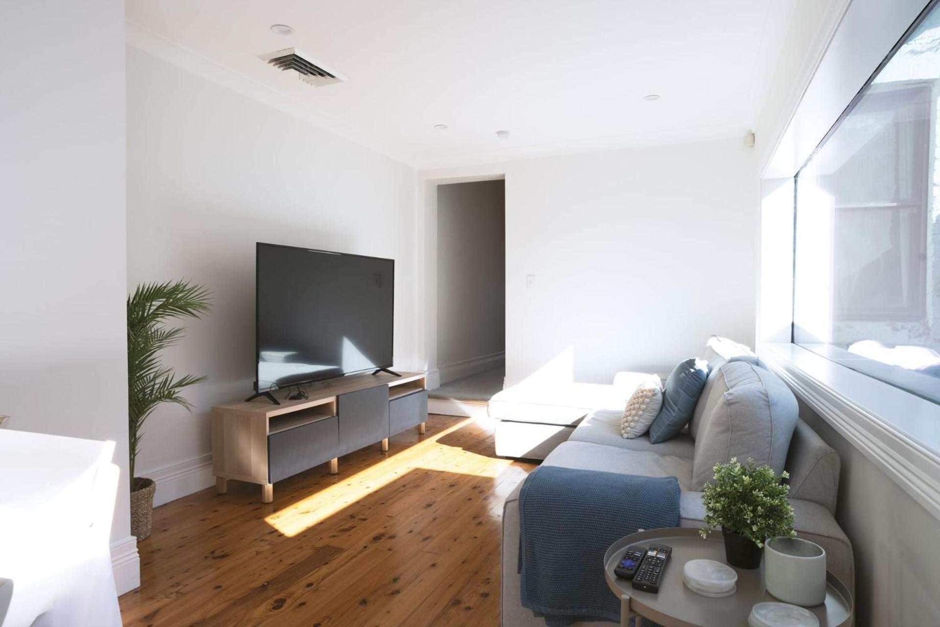Modern 3 Bed In Tempe Near Airport Sydney