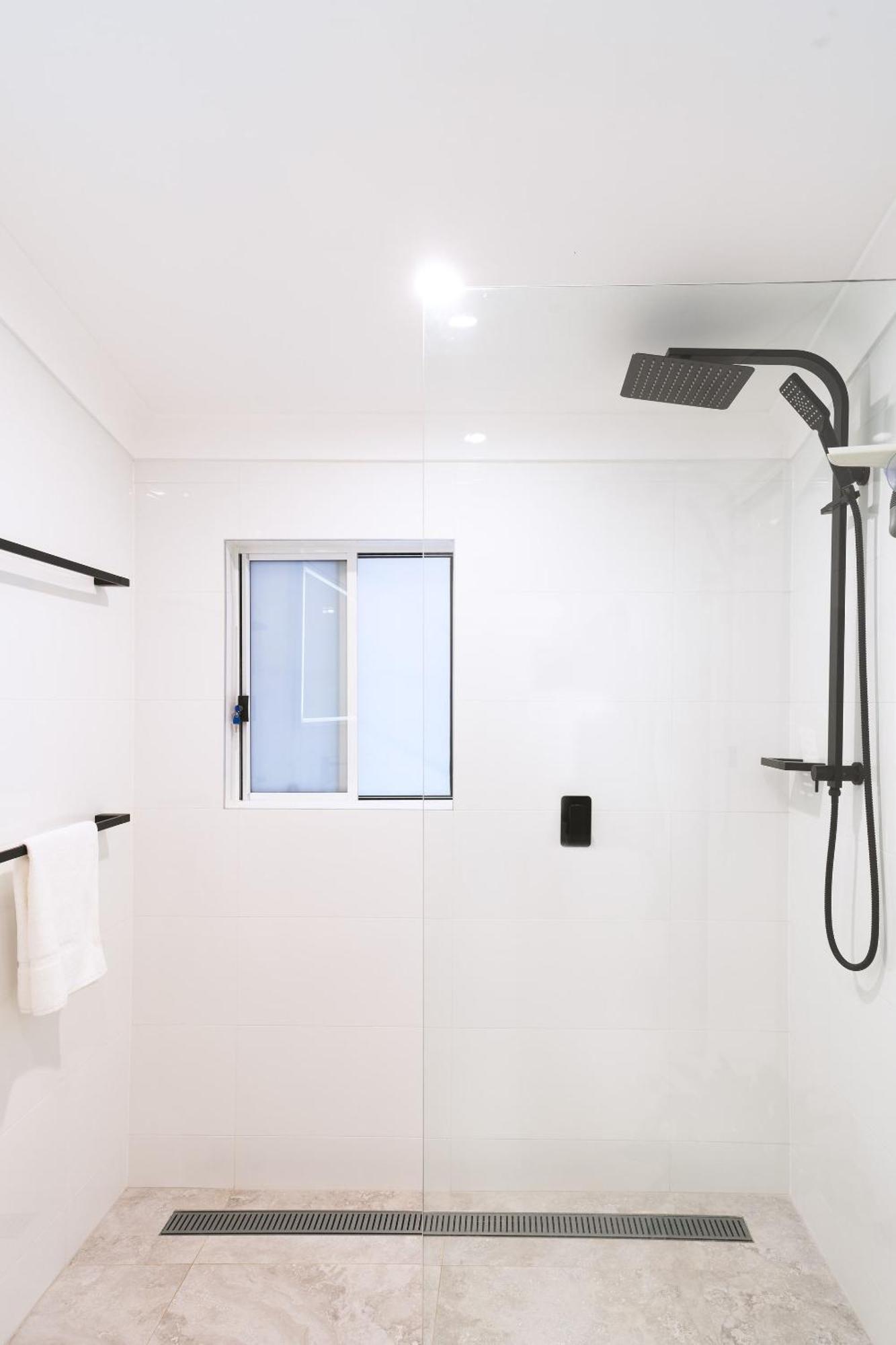 Modern 3 Bed In Tempe Near Airport Apartment *